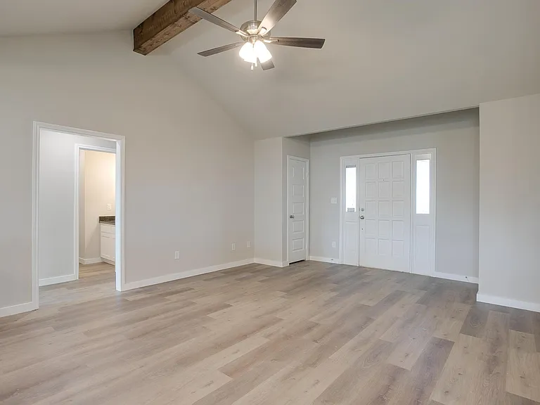 305 Bentley Dr — Photo 7