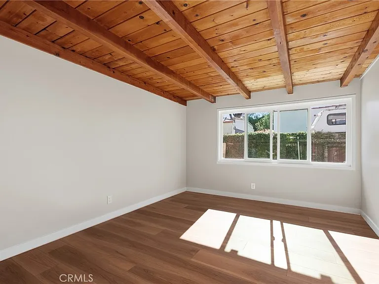 450 W 2nd St — Photo 25
