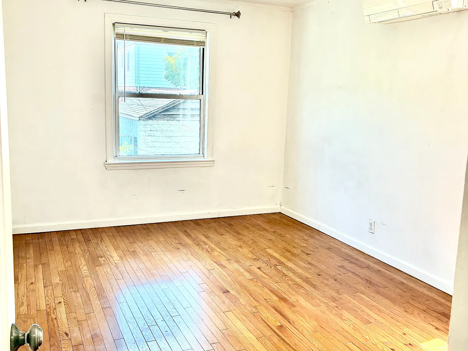 4 bed, 940 sqft, $3,400 — Photo 4
