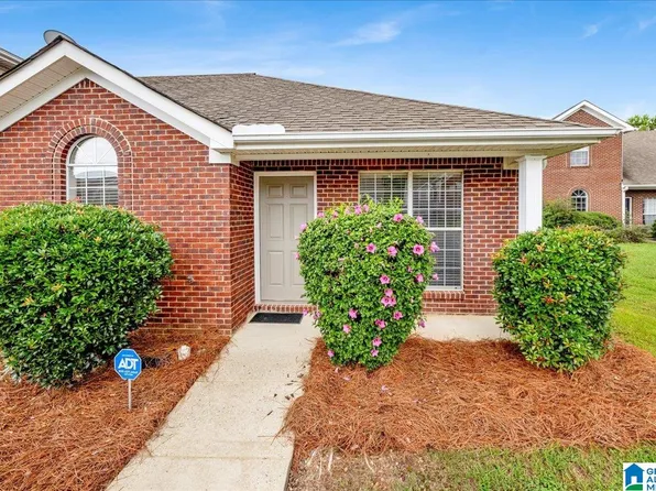 513 Waterford Lake Cir, Calera, AL 35040
