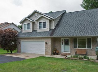 247 Fairway Ct, Plainwell, MI 49080