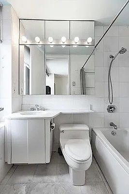 4th image of 161 W 61st St APT 24E