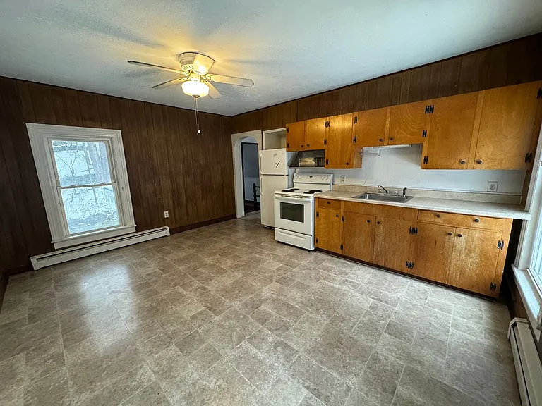695 Cape St — Photo 2