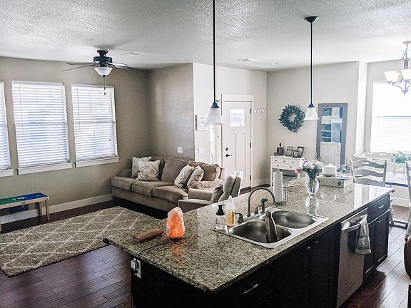 Open floor plan with a spacious living room / kitchen / dining great room