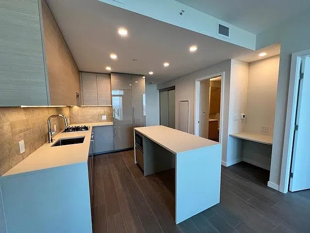 2 bed, 700 sqft, $2,800 — Photo 3