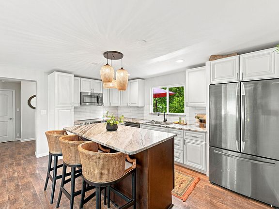 3rd image of 545 Dudley Rd