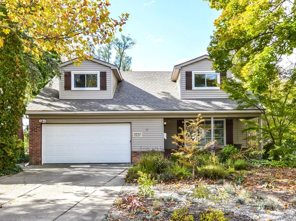 2227 Georgetown Blvd, Ann Arbor, MI 48105