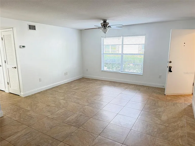 2564 SE 15th Ave #H — Photo 7