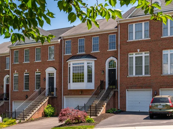 4021 Quiet Creek Dr, Fairfax, VA 22033