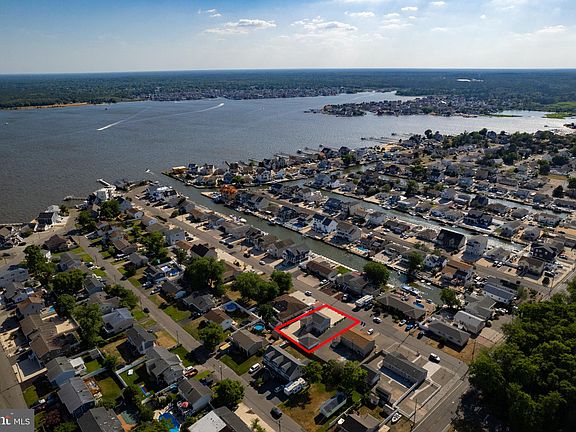 3rd image of 45 Lagoon Dr E