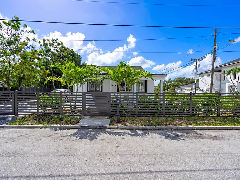 1772 NW 3rd St #D — Photo 21