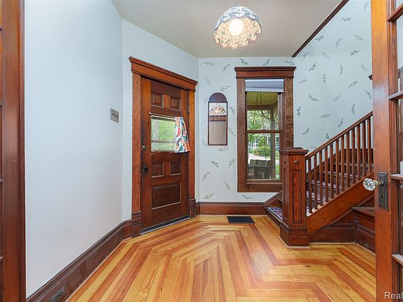 2nd image of 238 E Washington St