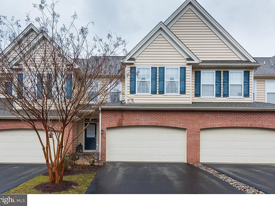 1st image of 245 Deepdale Dr