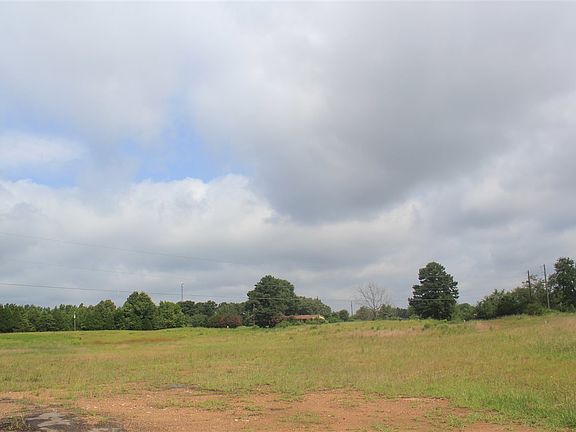 3rd image of 724 Highway 309 S
