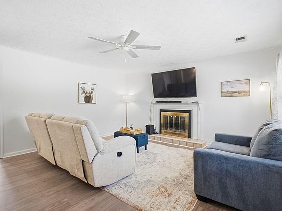 4th image of 952 Gregory Way