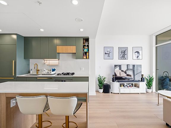 5th image of 13573 98a Ave #607