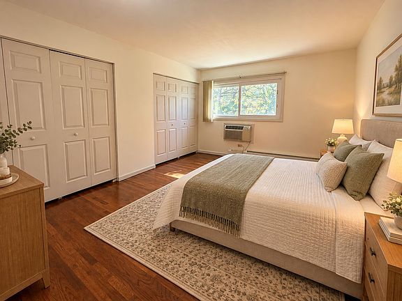 3rd image of 8880 Golf Rd