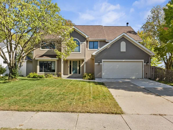 9991 Dunberry Cir, Eden Prairie, MN 55347