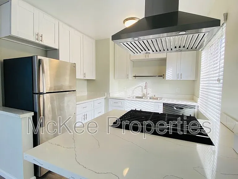 220 Fir St — Photo 5