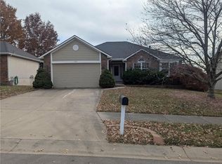 1105 NW Sawgrass Dr, Grain Valley, MO 64029