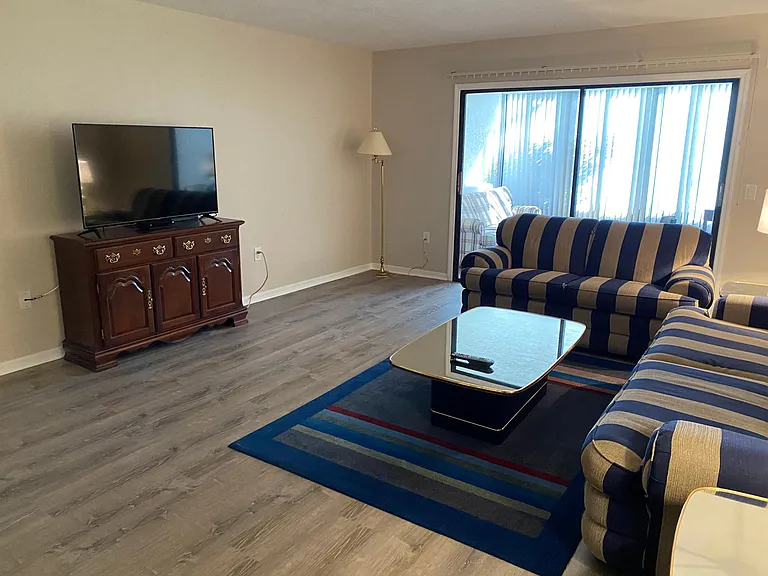 400 E Glassboro Ct #4B — Photo 5