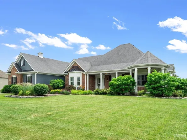 43W515 Otter Ln, St Charles, IL 60175