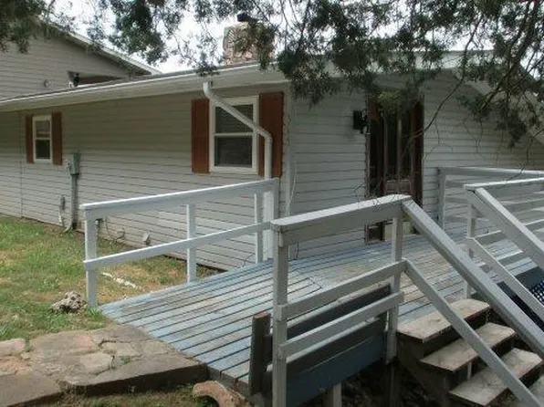 369 Lakeview Dr, Van Buren, MO 63965