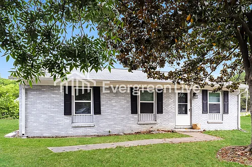 107 Camden Cir Photo 1
