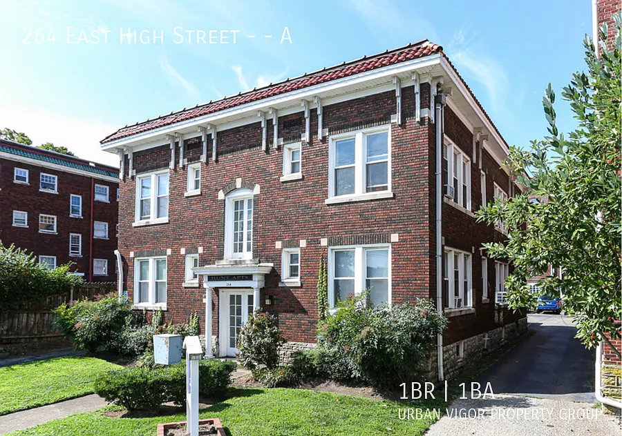 One Bedroom / One Bathroom - 2 Blocks away from UK! — Photo 3