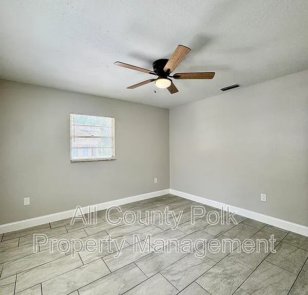 1138 W Sycamore St — Photo 10