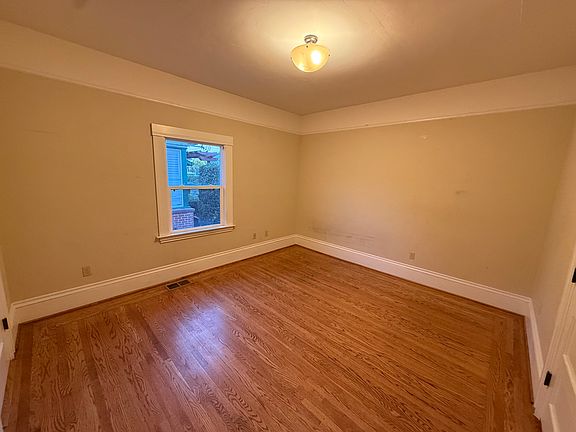 5th image of 631 Lincoln Ave