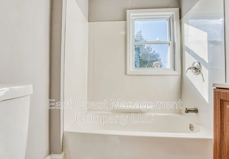214 Center St — Photo 38
