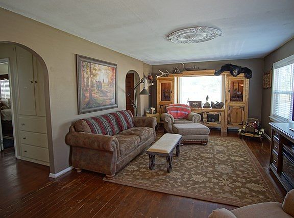 3rd image of 30 NE Rose St