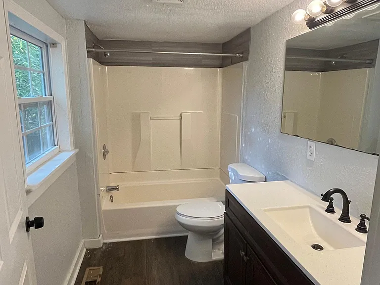 2328 Batavia St — Photo 6