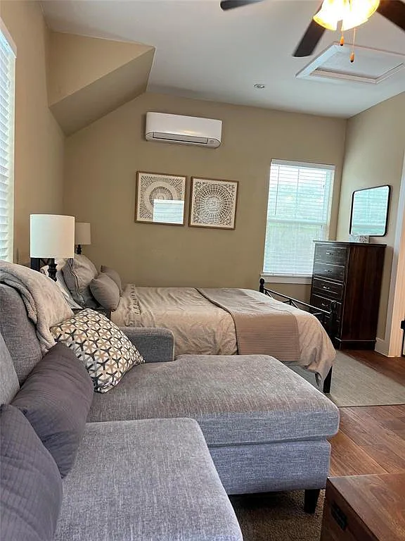 Studio, 1.0 bath, 400 sqft, $1,200 — Photo 4