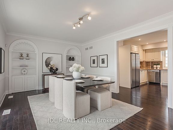 3rd image of 6 Farmingdale Rd