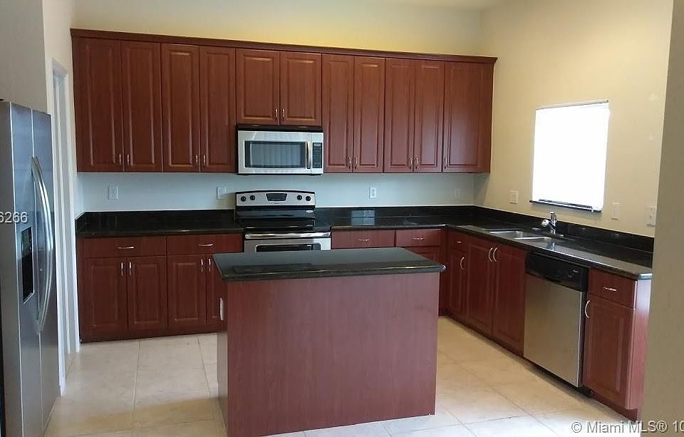 2nd image of 1606 SE 24th Ct #1606