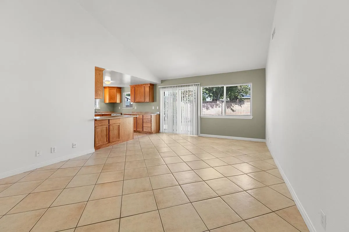 4 bed, 1717 sqft, $3,895 — Photo 4