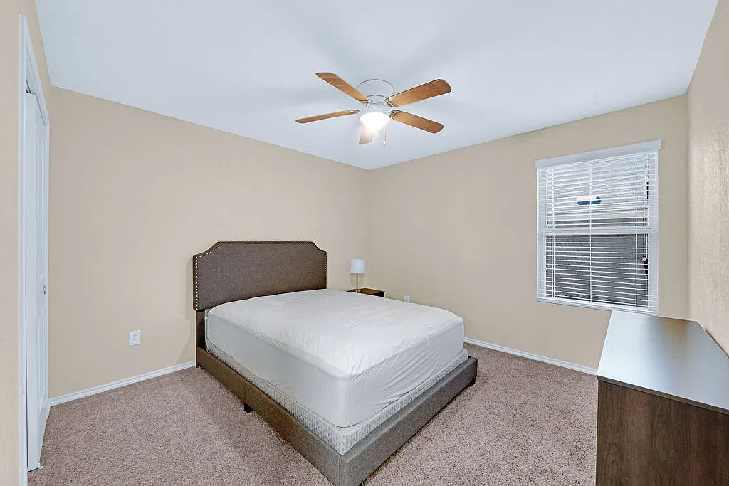 11426 Tiger Woods — Photo 1