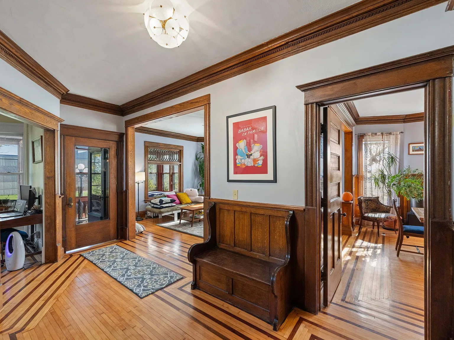 4 bed, 2.0 bath, 3300 sqft, $3,295 — Photo 3