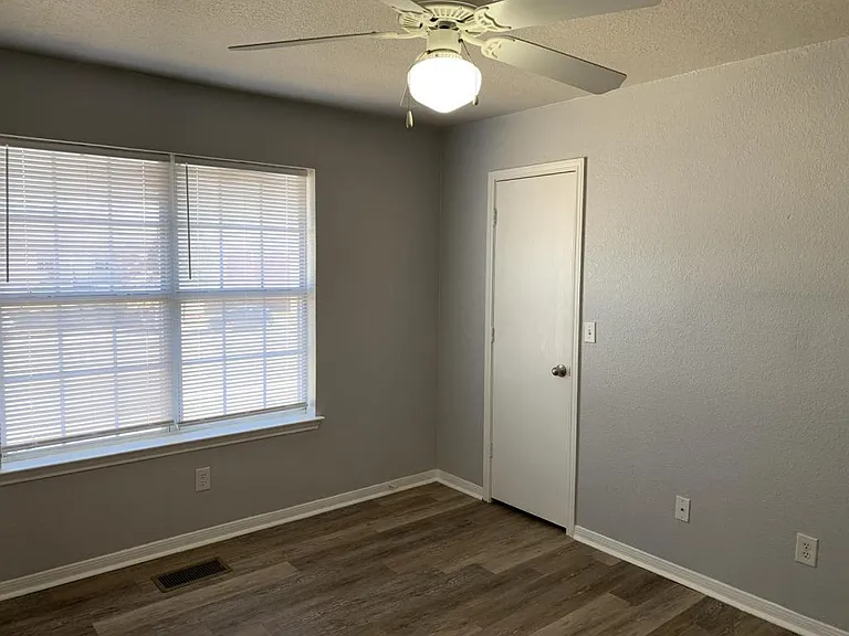 2807 Cantabrian Dr #B — Photo 22