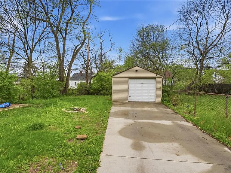19417 Glastonbury Rd — Photo 19