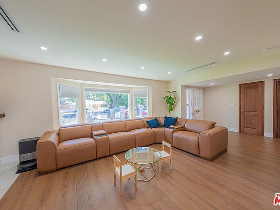 3rd image of 6414 Corbin Ave