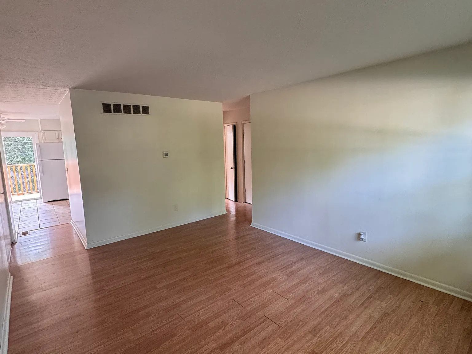 2 bed, 930 sqft, $1,300 — Photo 4