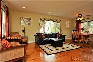 3rd image of 40 Brookside Pl