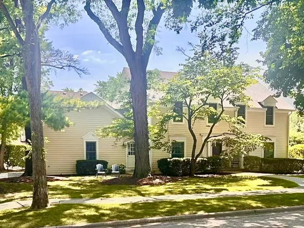 2307 Catherine St, Northbrook, IL 60062