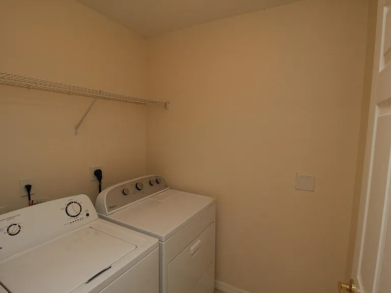 885 Tavernier Cir NE — Photo 6