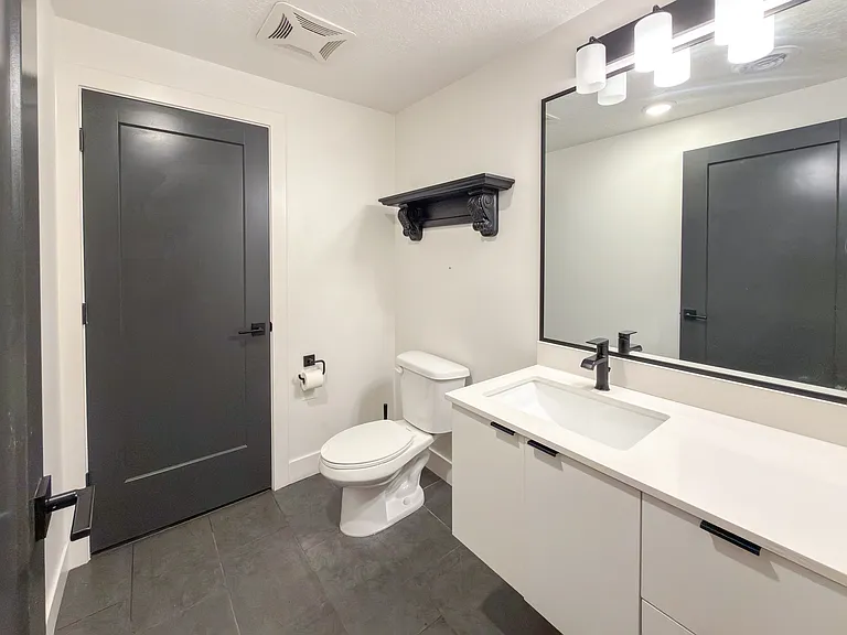933 S Washington St #111 — Photo 7