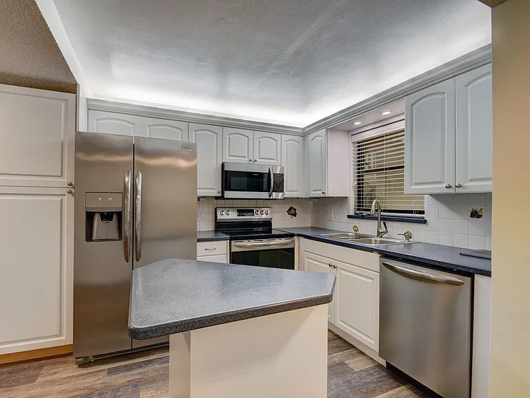 890 N Federal Hwy #103 — Photo 3