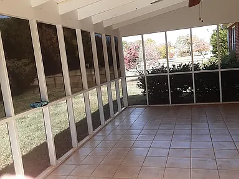 1070 Camden Park Dr — Photo 4